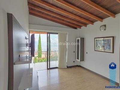 Casa de 3 alcobas en venta en El Poblado, Medellín, 450 m² · foto 10 de 20