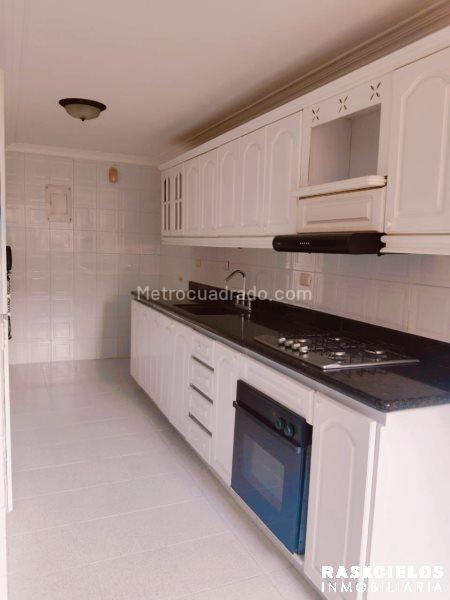 3BR Apartment in Laureles with Panoramic City View - 6