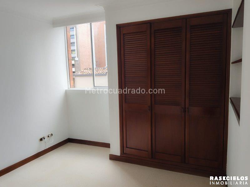 3BR Apartment in Laureles with Panoramic City View - 9