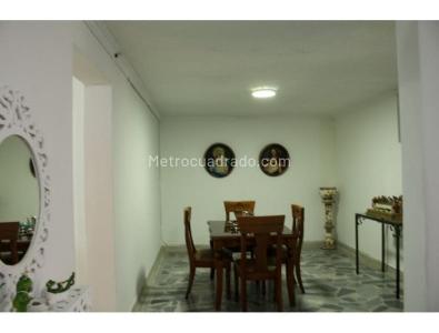 Casa de 4 alcobas en venta en El Nogal, Medellín, 250 m² · foto 2 de 11