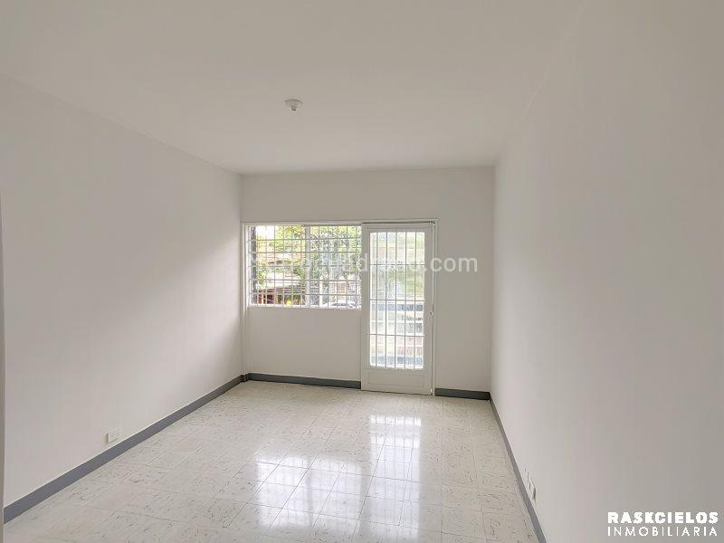 Casa comercial de 5 Alcobas en Laureles, cerca a UPB - 4