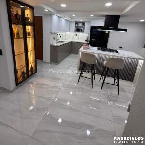 Apartamento en venta en La Almeria, Medellín · foto 2 de 8
