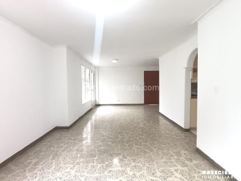 Spacious 3BR Apartment in El Nogal - 2
