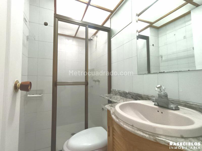 Spacious 3BR Apartment in El Nogal - 7