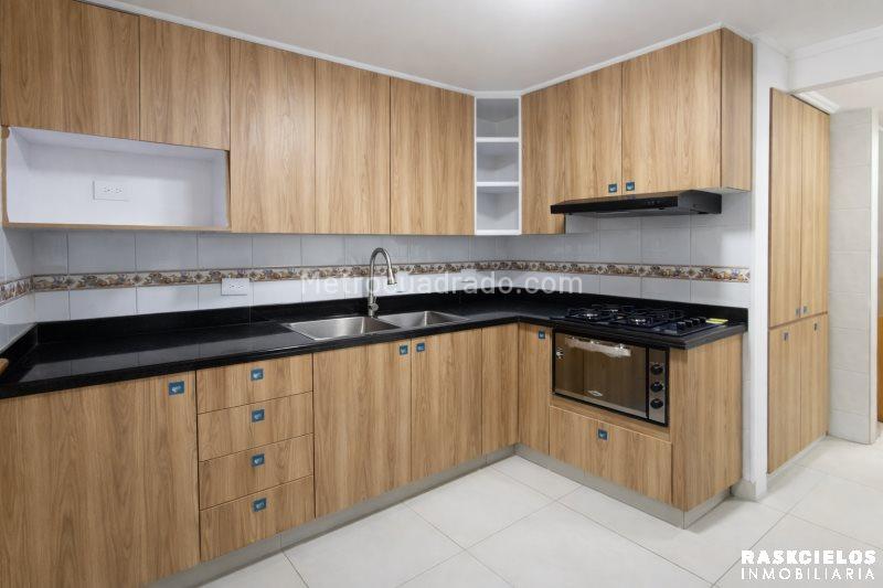 Spacious 3BR Apartment in El Nogal - 2