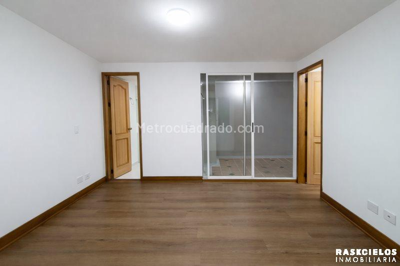 Spacious 3BR Apartment in El Nogal - 4