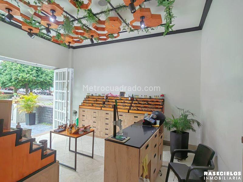 Versatile Commercial House in Laureles - 3