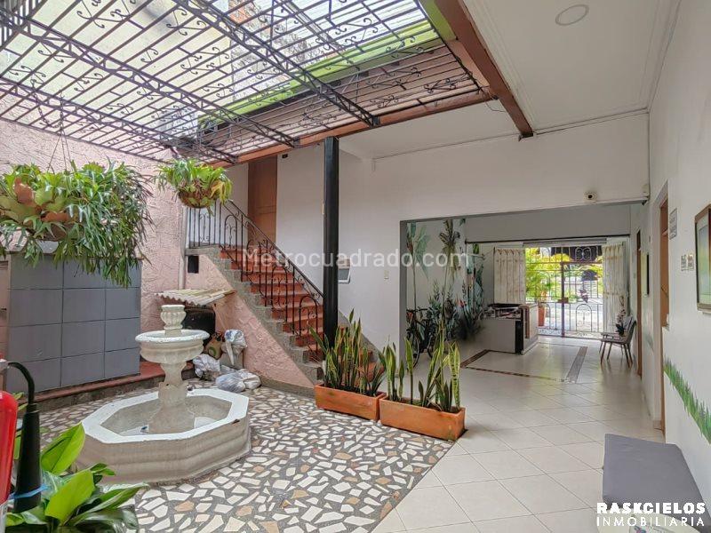 Versatile Commercial House in Laureles - 6