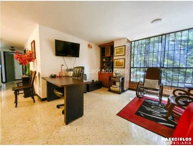 Apartamento de 3 alcobas en venta en Conquistadores, Medellín, 140 m² · foto 4 de 20