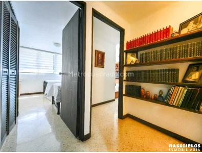 Apartamento de 3 alcobas en venta en Conquistadores, Medellín, 140 m² · foto 19 de 20