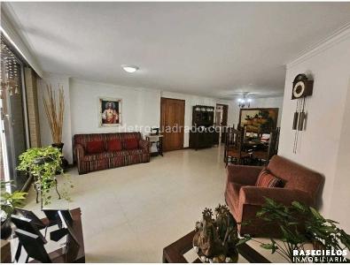 Apartamento de 3 alcobas en venta en Laureles, Medellín, 176 m² · foto 2 de 20