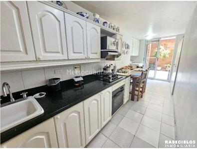 Apartamento de 3 alcobas en venta en Laureles, Medellín, 176 m² · foto 5 de 20