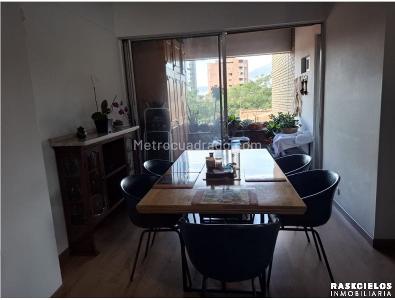 Apartamento de 3 alcobas en venta en Laureles, Medellín, 141 m² · foto 2 de 19