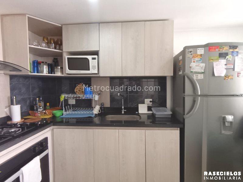 Modern Furnished 3BR Apartment on 23rd Floor in Los Puertos, Bello - 3