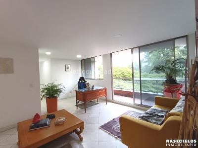 Apartamento de 3 alcobas en venta en El Castillo, Medellín, 100 m² · foto 2 de 17