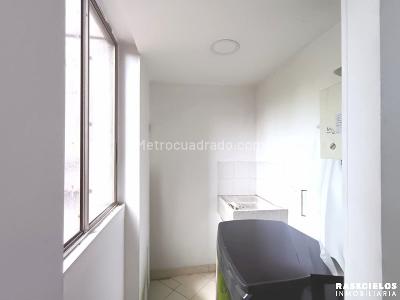 Apartamento de 3 alcobas en venta en El Castillo, Medellín, 100 m² · foto 4 de 17