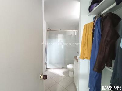 Apartamento de 3 alcobas en venta en El Castillo, Medellín, 100 m² · foto 9 de 17