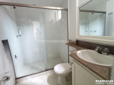 Apartamento de 3 alcobas en venta en El Castillo, Medellín, 100 m² · foto 10 de 17