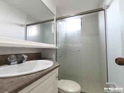 Apartamento de 3 alcobas en venta en El Castillo, Medellín, 100 m² · foto 14 de 17