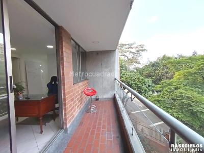 Apartamento de 3 alcobas en venta en El Castillo, Medellín, 100 m² · foto 15 de 17
