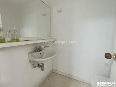 Apartamento de 3 alcobas en venta en El Castillo, Medellín, 100 m² · foto 16 de 17