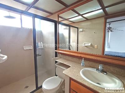 Apartamento de 5 alcobas en venta en El Poblado, Medellín, 240 m² · foto 17 de 20