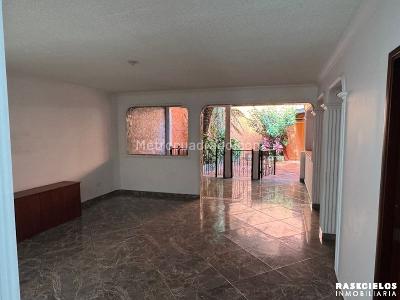 Casa de 3 alcobas en venta en El Velodromo, Medellín, 202 m² · foto 4 de 20