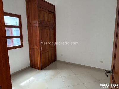 Casa de 3 alcobas en venta en El Velodromo, Medellín, 202 m² · foto 11 de 20