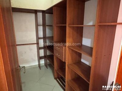 Casa de 3 alcobas en venta en El Velodromo, Medellín, 202 m² · foto 13 de 20