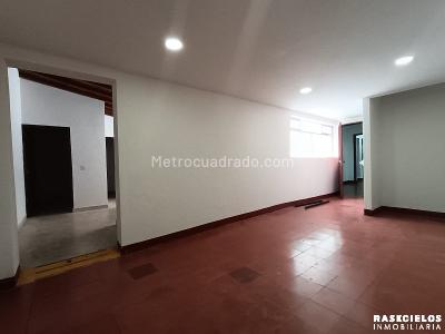 Casa de 5 alcobas en arriendo en La Floresta, Medellín, 430 m² · foto 4 de 20