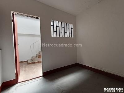 Casa de 5 alcobas en arriendo en La Floresta, Medellín, 430 m² · foto 5 de 20