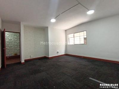 Casa de 5 alcobas en arriendo en La Floresta, Medellín, 430 m² · foto 10 de 20