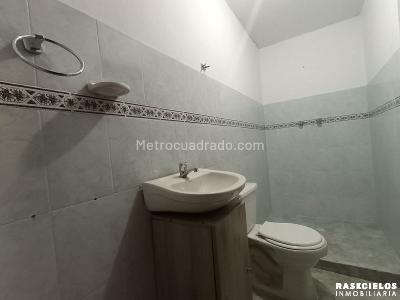Casa de 5 alcobas en arriendo en La Floresta, Medellín, 430 m² · foto 12 de 20