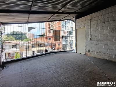 Casa de 5 alcobas en arriendo en La Floresta, Medellín, 430 m² · foto 17 de 20