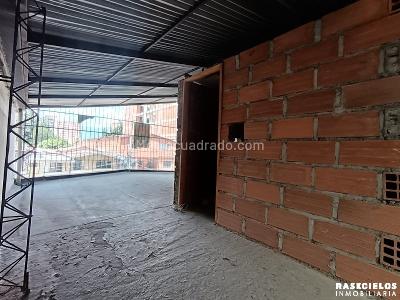 Casa de 5 alcobas en arriendo en La Floresta, Medellín, 430 m² · foto 18 de 20