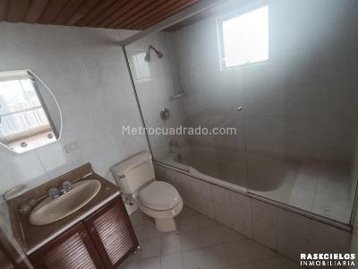 Apartamento en arriendo en Castropol, Medellín · foto 18 de 20