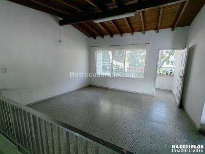 Casa de 5 alcobas en venta en La Floresta, Medellín, 327 m² · foto 2 de 18
