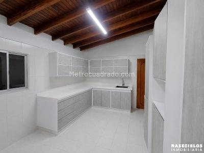 Casa de 5 alcobas en venta en La Floresta, Medellín, 327 m² · foto 4 de 18