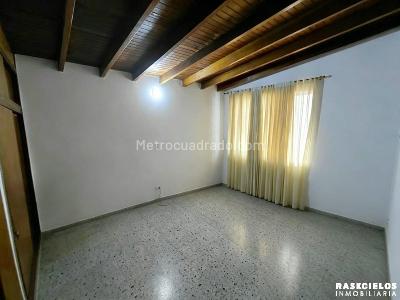 Casa de 5 alcobas en venta en La Floresta, Medellín, 327 m² · foto 8 de 18