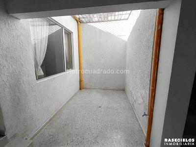 Casa de 5 alcobas en venta en La Floresta, Medellín, 327 m² · foto 12 de 18