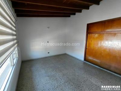 Casa de 5 alcobas en venta en La Floresta, Medellín, 327 m² · foto 13 de 18