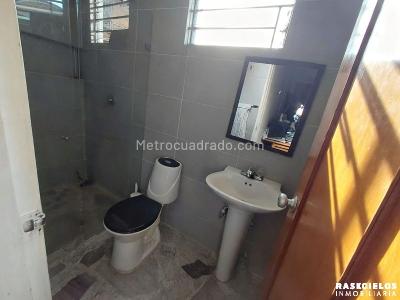 Casa de 5 alcobas en venta en La Floresta, Medellín, 327 m² · foto 16 de 18