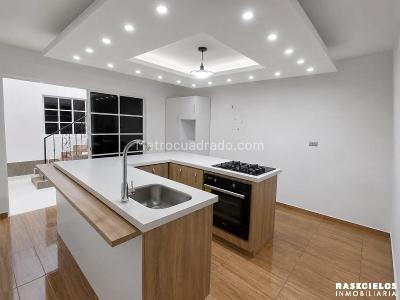 Casa de 3 alcobas en venta en Los Colores, Medellín, 371 m² · foto 2 de 20