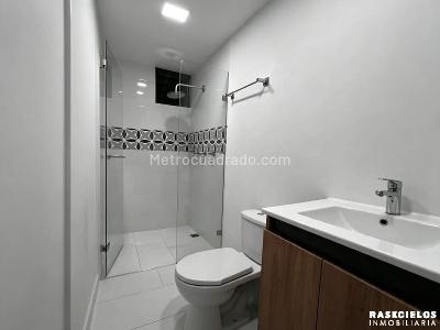 Casa de 3 alcobas en venta en Los Colores, Medellín, 371 m² · foto 8 de 20