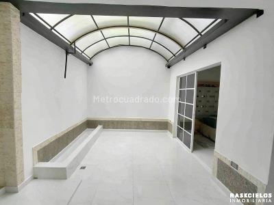 Casa de 3 alcobas en venta en Los Colores, Medellín, 371 m² · foto 9 de 20