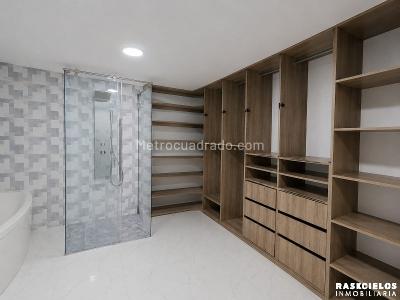 Casa de 3 alcobas en venta en Los Colores, Medellín, 371 m² · foto 11 de 20