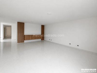 Casa de 3 alcobas en venta en Los Colores, Medellín, 371 m² · foto 14 de 20