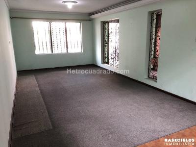 Casa de 5 alcobas en arriendo en Belen Alameda, Medellín, 328 m² · foto 2 de 10