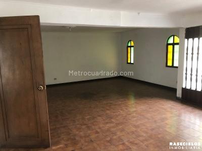 Casa de 5 alcobas en arriendo en Belen Alameda, Medellín, 328 m² · foto 3 de 10