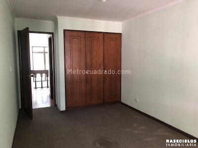 Casa de 5 alcobas en arriendo en Belen Alameda, Medellín, 328 m² · foto 4 de 10